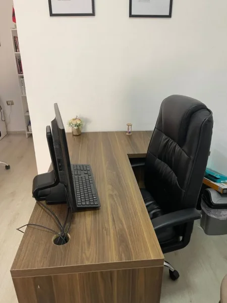 Tirane, shes Set mobiljesh zyre në gjendje shumë të mirë 450 €