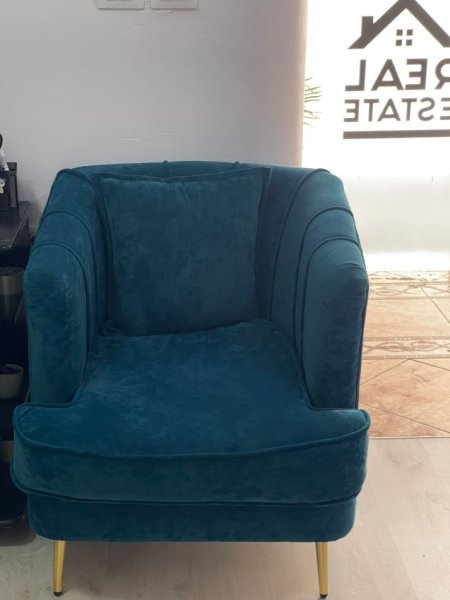 Tirane, shes Set mobiljesh zyre në gjendje shumë të mirë 450 €
