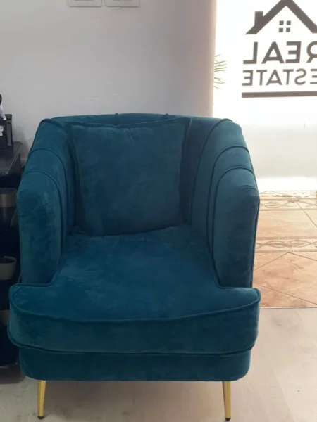 Tirane, shes Set mobiljesh zyre në gjendje shumë të mirë 450 €