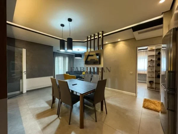 Tirane, shitet apartament 3+1 Kati 4, 153 m² 200.000 € (Fresku)