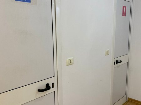 Tirane, jepet me qera ambjent biznesi Kati 0, 122 m² 1.500 € 