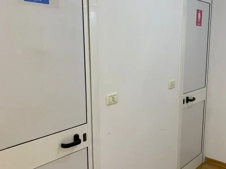 Tirane, jepet me qera ambjent biznesi Kati 0, 122 m² 1.500 € 