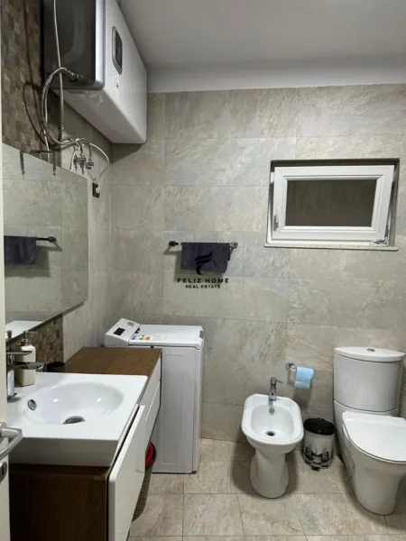 Tirane, jepet me qera apartament 1+1 Kati 2, 90 m² 600 € (HOTEL RADISSON)