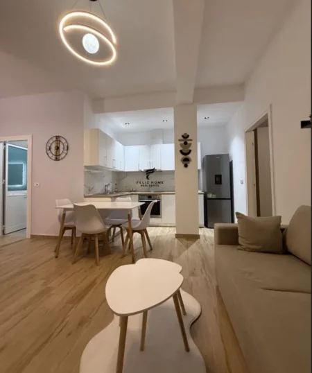 Tirane, jepet me qera apartament 1+1 Kati 2, 90 m² 600 € (HOTEL RADISSON)