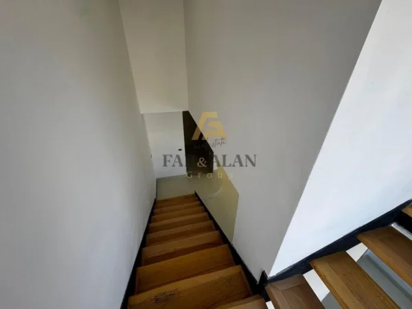 Tirane, shitet apartament duplex Dublex , 150 m² 187.500 € (Komisariati nr 4)