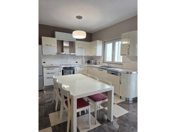 Tirane, shitet apartament 2+1+Aneks+Ballkon Kati 5, 94 m² 250.000 € 
