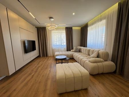 Tirane, jepet me qera apartament duplex 2+1+2+Post Parkimi+Ballkon Kati 4, 150 m² 1.400 €