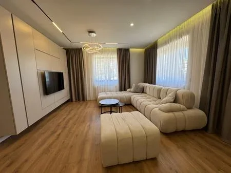 Tirane, jepet me qera apartament duplex 2+1+2+Post Parkimi+Ballkon Kati 4, 150 m² 1.400 €