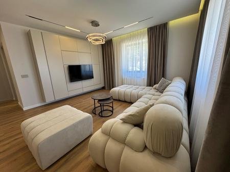 Tirane, jepet me qera apartament duplex 2+1+2+Post Parkimi+Ballkon Kati 4, 150 m² 1.400 €