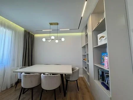 Tirane, jepet me qera apartament duplex 2+1+2+Post Parkimi+Ballkon Kati 4, 150 m² 1.400 €