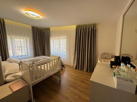 Tirane, jepet me qera apartament duplex 2+1+2+Post Parkimi+Ballkon Kati 4, 150 m² 1.400 €