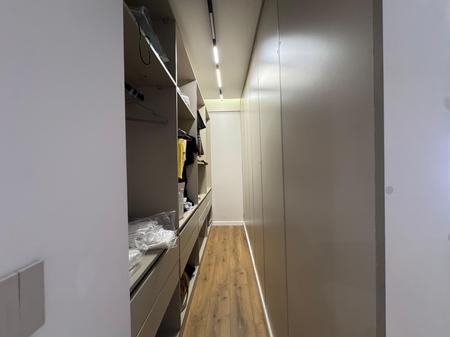 Tirane, jepet me qera apartament duplex 2+1+2+Post Parkimi+Ballkon Kati 4, 150 m² 1.400 €