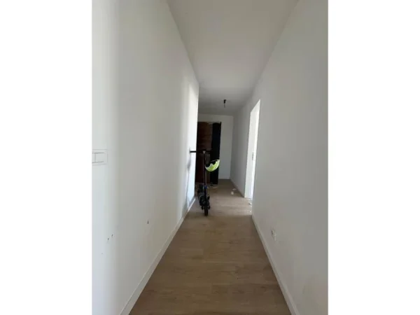 Tirane, jepet me qera ambjent biznesi Kati 9, 146 m² 1.500 € 