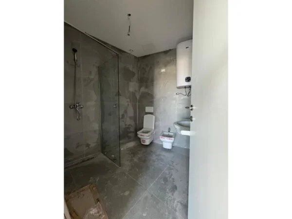 Tirane, jepet me qera ambjent biznesi Kati 9, 146 m² 1.500 € 
