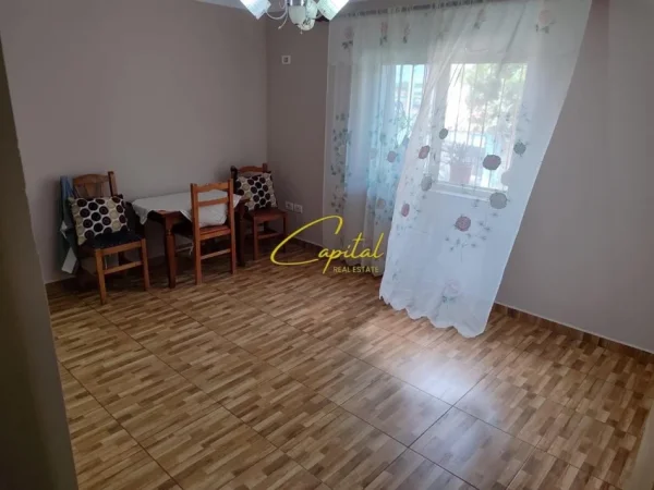 Tirane, jepet me qera apartament 3+1 Kati 1, 120 m² 450 € (SAUK)