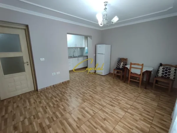 Tirane, jepet me qera apartament 3+1 Kati 1, 120 m² 450 € (SAUK)