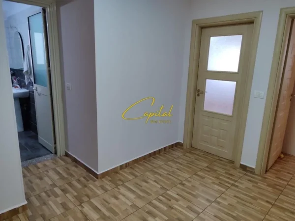 Tirane, jepet me qera apartament 3+1 Kati 1, 120 m² 450 € (SAUK)