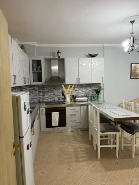 Tirane, jepet me qera apartament 2+1+Ballkon Kati 1, 100 m² 550 € (ASTIR)