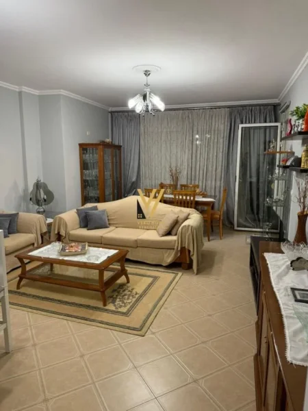 Tirane, jepet me qera apartament 2+1+Ballkon Kati 1, 100 m² 550 € (ASTIR)