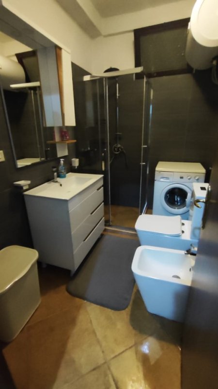 Tirane, jepet me qera apartament 2+1+Ballkon Kati 1, 90 m² 450 € (ALI SHEFQETI)