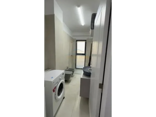 Tirane, jepet me qera apartament 1+1 Kati 5, 60 m² 600 € 