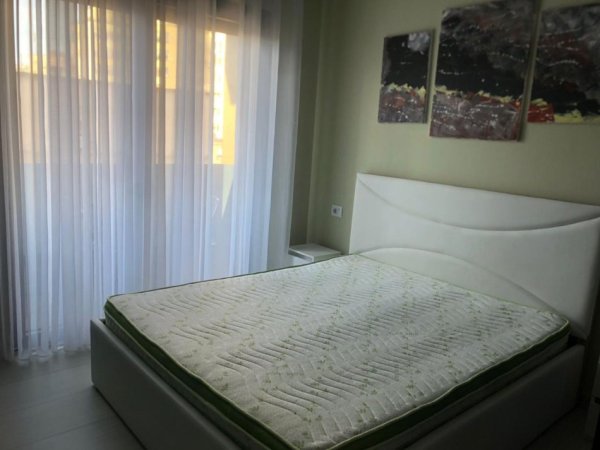 Tirane, jepet me qera apartament 2+1+Ballkon Kati 4, 78 m² 1.000 € (STADIUMI DINAMO)