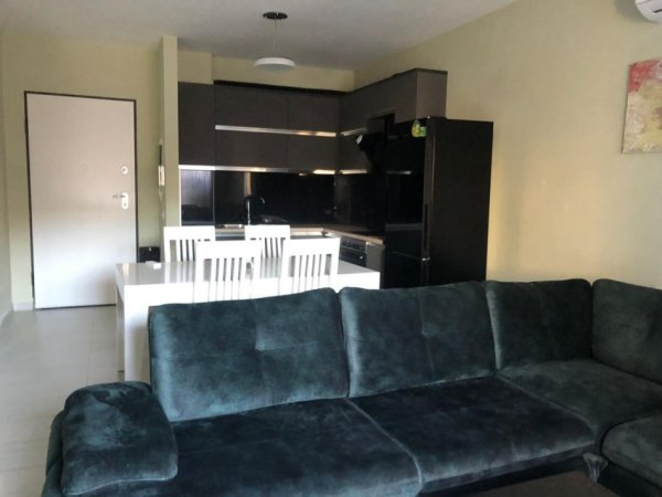 Tirane, jepet me qera apartament 2+1+Ballkon Kati 4, 78 m² 1.000 € (STADIUMI DINAMO)