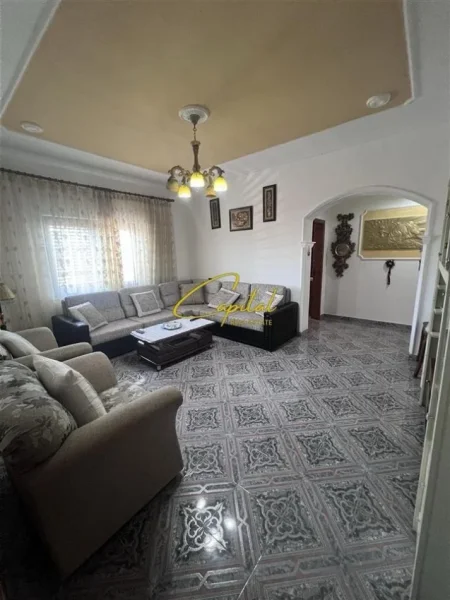 Tirane, jepet me qera apartament 2+1 Kati 2, 100 m² 450 € (SAUK)