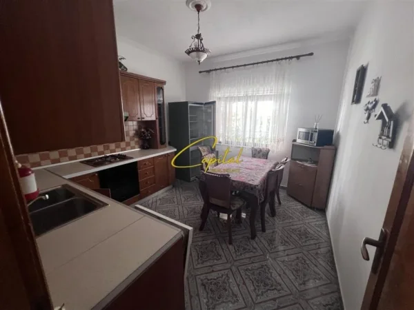 Tirane, jepet me qera apartament 2+1 Kati 2, 100 m² 450 € (SAUK)