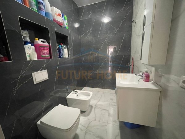 Tirane, jepet me qera apartament 2+1+Ballkon Kati 2, 102 m² 650 € 