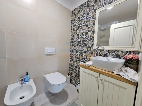 Tirane, jepet me qera apartament 2+1 Kati 3, 109 m² 850 € 