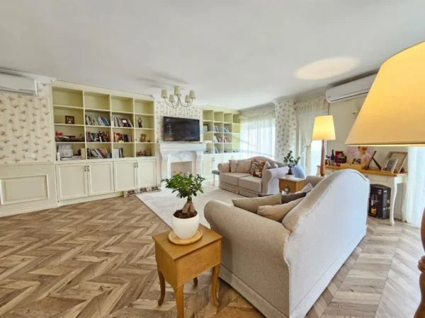 Tirane, jepet me qera apartament 2+1 Kati 3, 109 m² 850 € 