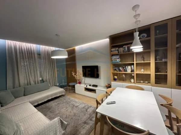 JEPET ME QERA APARTAMENT 2+1 NE QENDER, RRUGA DURRESIT