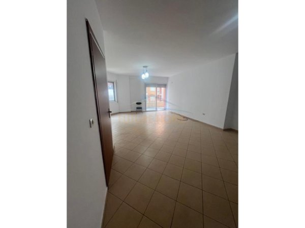 Tirane, shitet apartament 3+1+Ballkon Kati 3, 143 m² 160.000 € (RRUGA E THESARIT)