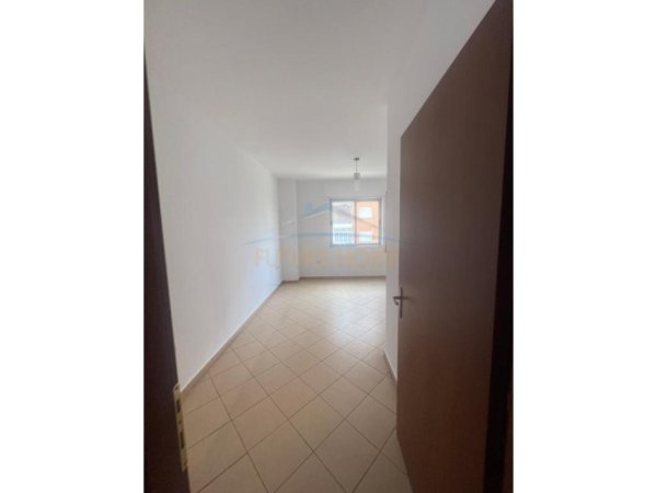 Tirane, shitet apartament 3+1+Ballkon Kati 3, 143 m² 160.000 € (RRUGA E THESARIT)