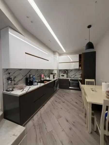Tirane, shitet apartament duplex 3 Katshe , 241 m² 350.000 € (Rezidenca Kodra e Diellit)