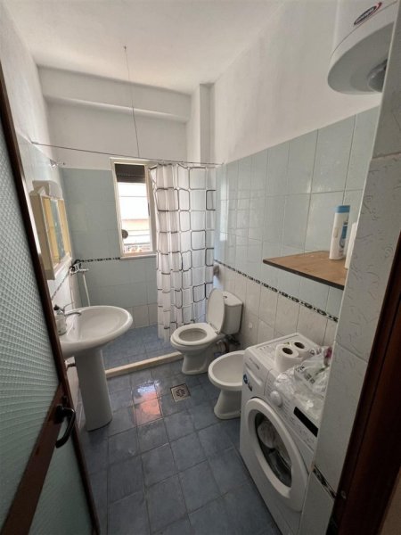 Tirane, jepet me qera apartament 1+1 Kati 2, 60 m² 450 € (5)
