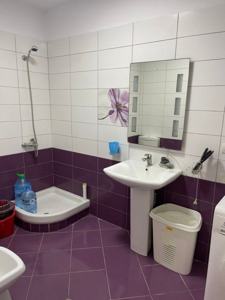 Tirane, jepet me qera apartament 2+1+Ballkon Kati 8, 117 m² 550 € (Prane Vila L)