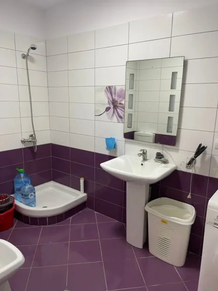 Tirane, jepet me qera apartament 2+1+Ballkon Kati 8, 117 m² 550 € (Prane Vila L)