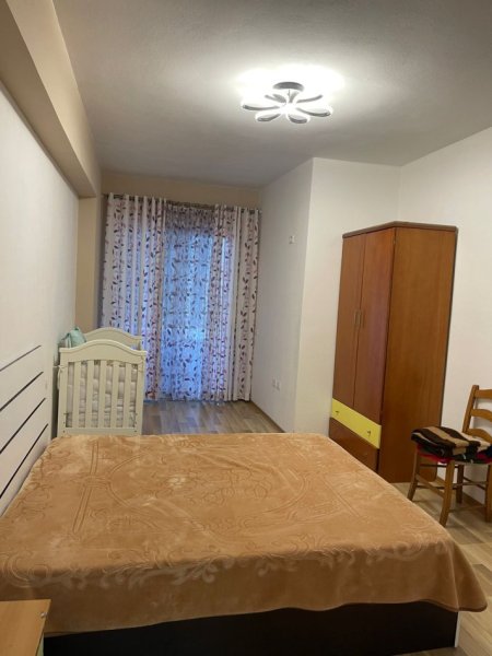 Tirane, jepet me qera apartament 2+1+Ballkon Kati 8, 117 m² 550 € (Prane Vila L)