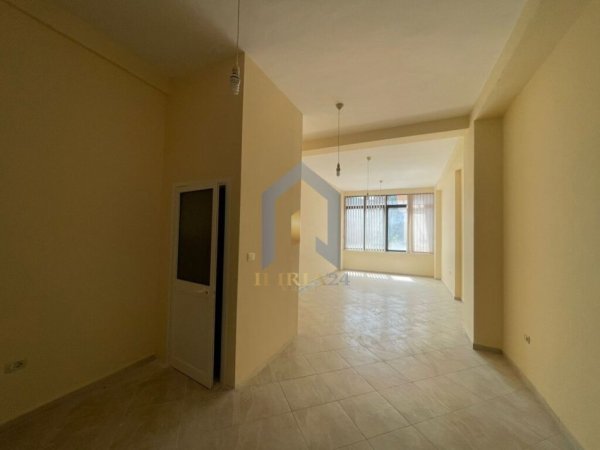 Tirane, jap me qera ambjent biznesi Kati 1, 50 m² 350 € (21 Dhjetori rruga frederik shiroka)