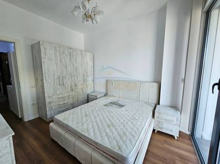 Tirane, jepet me qera apartament 1+1 Kati 1, 67 m² 500 € (Oxhaku)