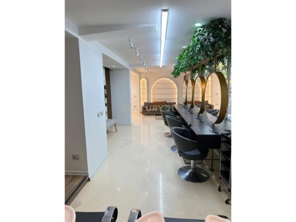 Tirane, jepet me qera ambjent biznesi Kati 2, 154 m² 1.400 € 