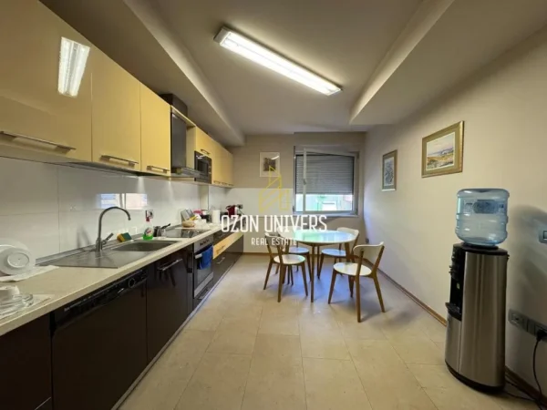 Tirane, shitet ambjent biznesi Kati 5, 290 m² 870.000 € (blloku)