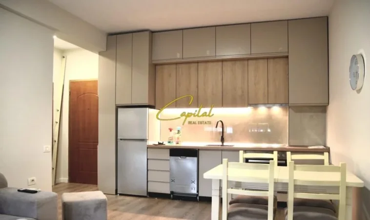 Tirane, jepet me qera apartament 1+1 Kati 3, 50 m² 600 € (KOMUNA E PARISIT)