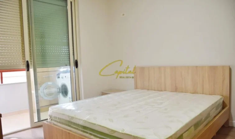 Tirane, jepet me qera apartament 1+1 Kati 3, 50 m² 600 € (KOMUNA E PARISIT)