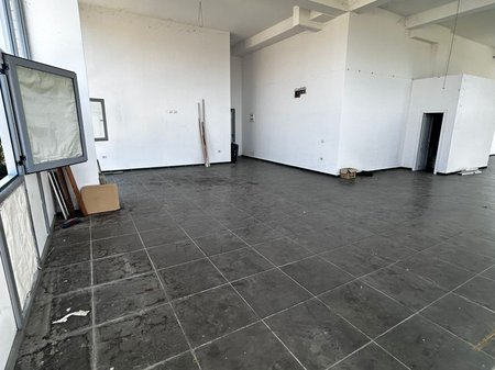 Tirane, jepet me qera ambjent biznesi Kati 1, 216 m² 1.000 € (Misto Mame)