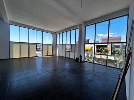 Tirane, jepet me qera ambjent biznesi Kati 1, 216 m² 1.000 € (Misto Mame)