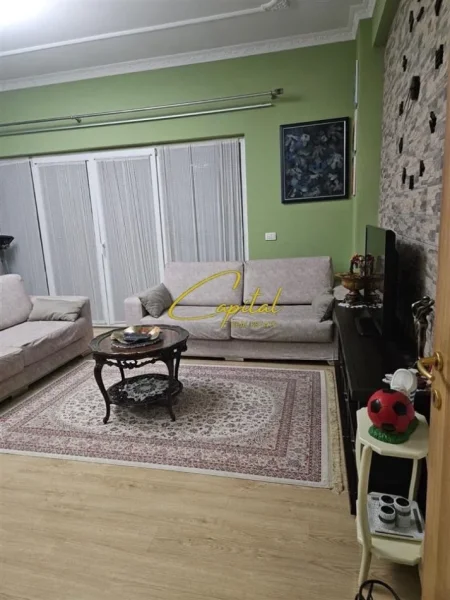 Tirane, jepet me qera apartament 3+1 Kati 3, 138 m² 500 € (VILAT GJERMANE)