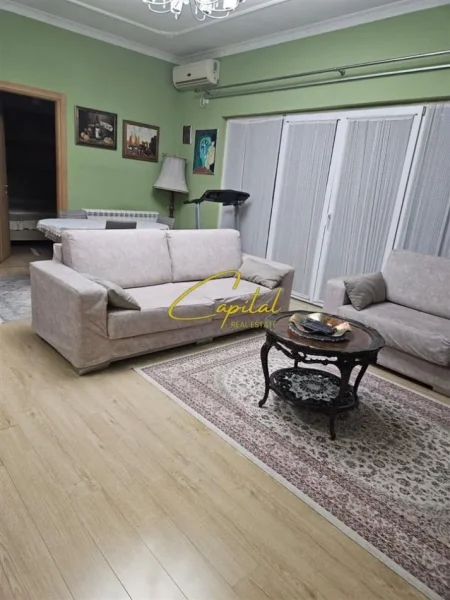 Tirane, jepet me qera apartament 3+1 Kati 3, 138 m² 500 € (VILAT GJERMANE)